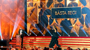 Axel Petersén tar emot Guldbaggen för bästa regi för Syndabocken, som fick rekordmånga sju Guldbaggar. Foto: Anne-Marie Söhrman Fermelin/Film Stockholm.
